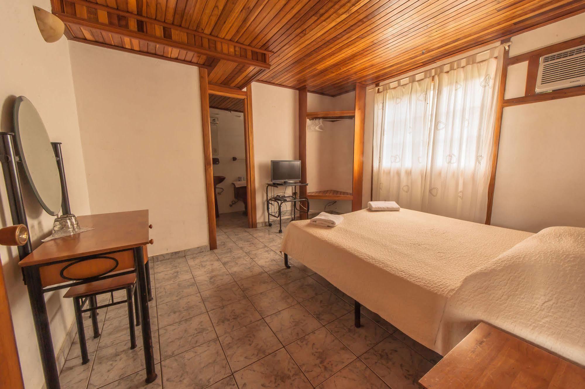 בוקס דל טורו Hotel Posada Los Delfines מראה חיצוני תמונה